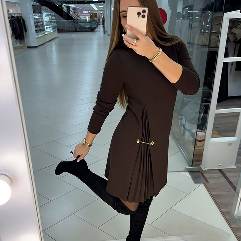 Costanza™ | Abito sofisticato linea A con dettaglio plissettato e catena dorata