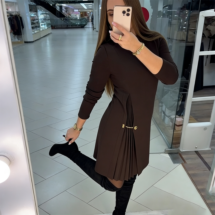 Costanza™ | Abito sofisticato linea A con dettaglio plissettato e catena dorata